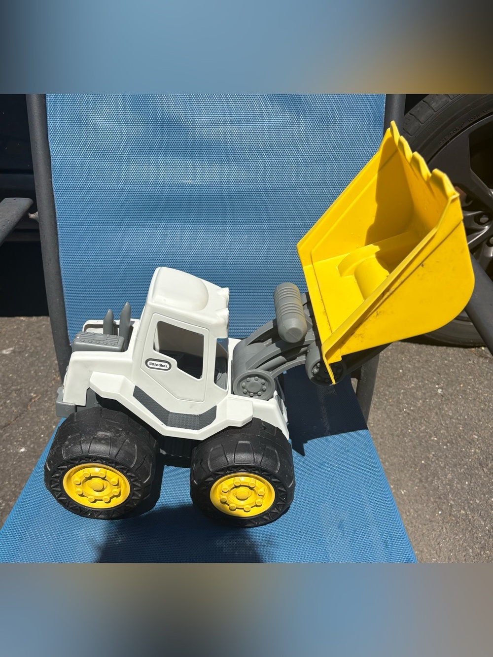 Little Tikes Dirt Diggers 2-in-1 Front Loader toy truck